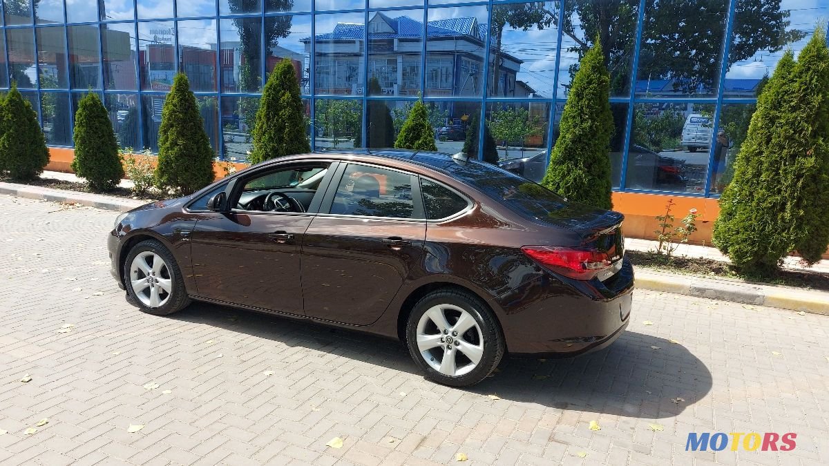 2013' Opel Astra photo #1