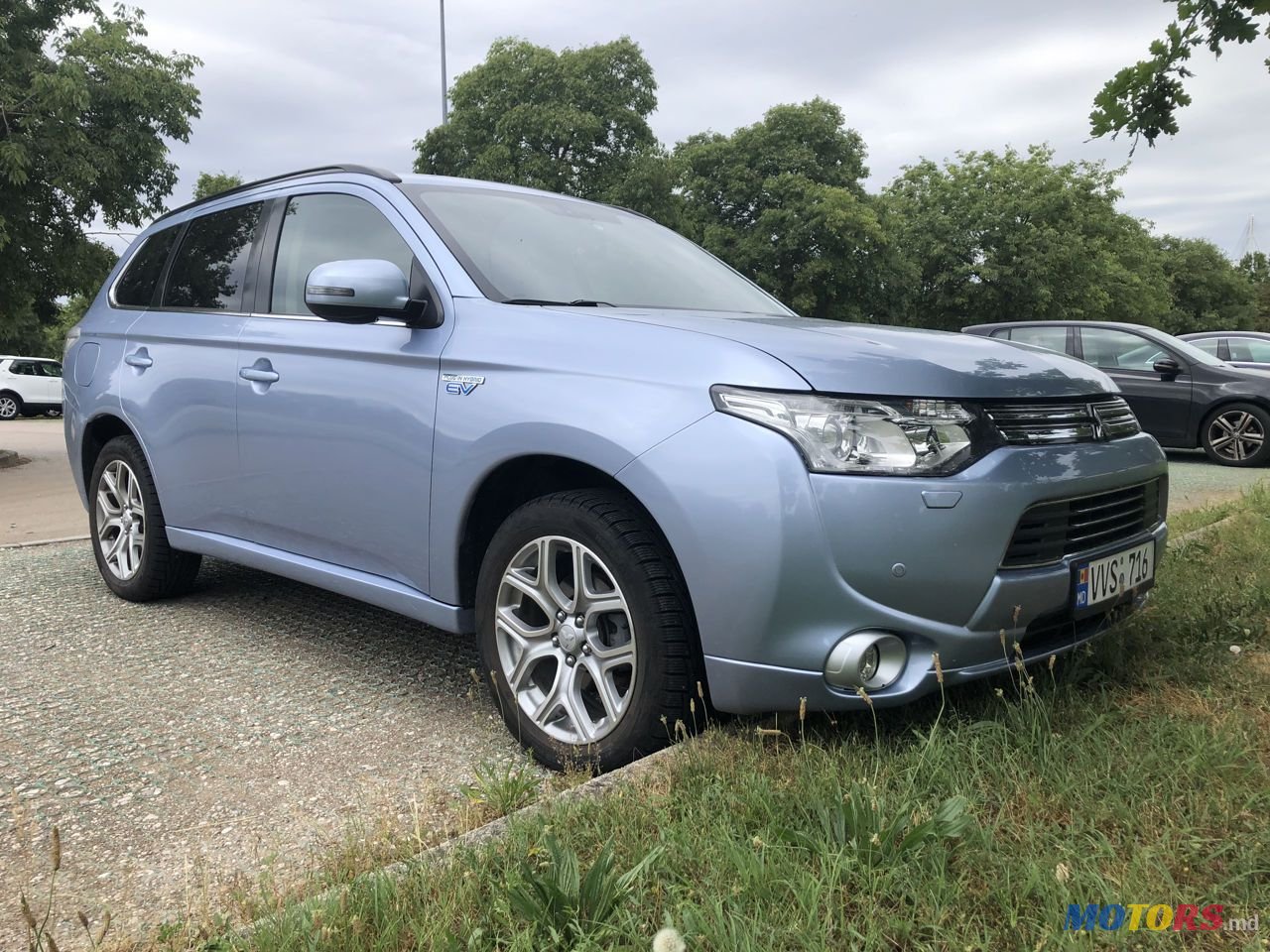 2013' Mitsubishi Outlander photo #2