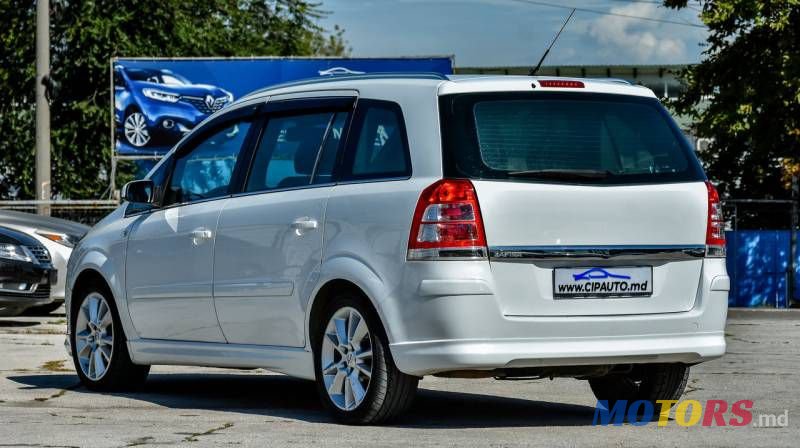 2009' Opel Zafira photo #2
