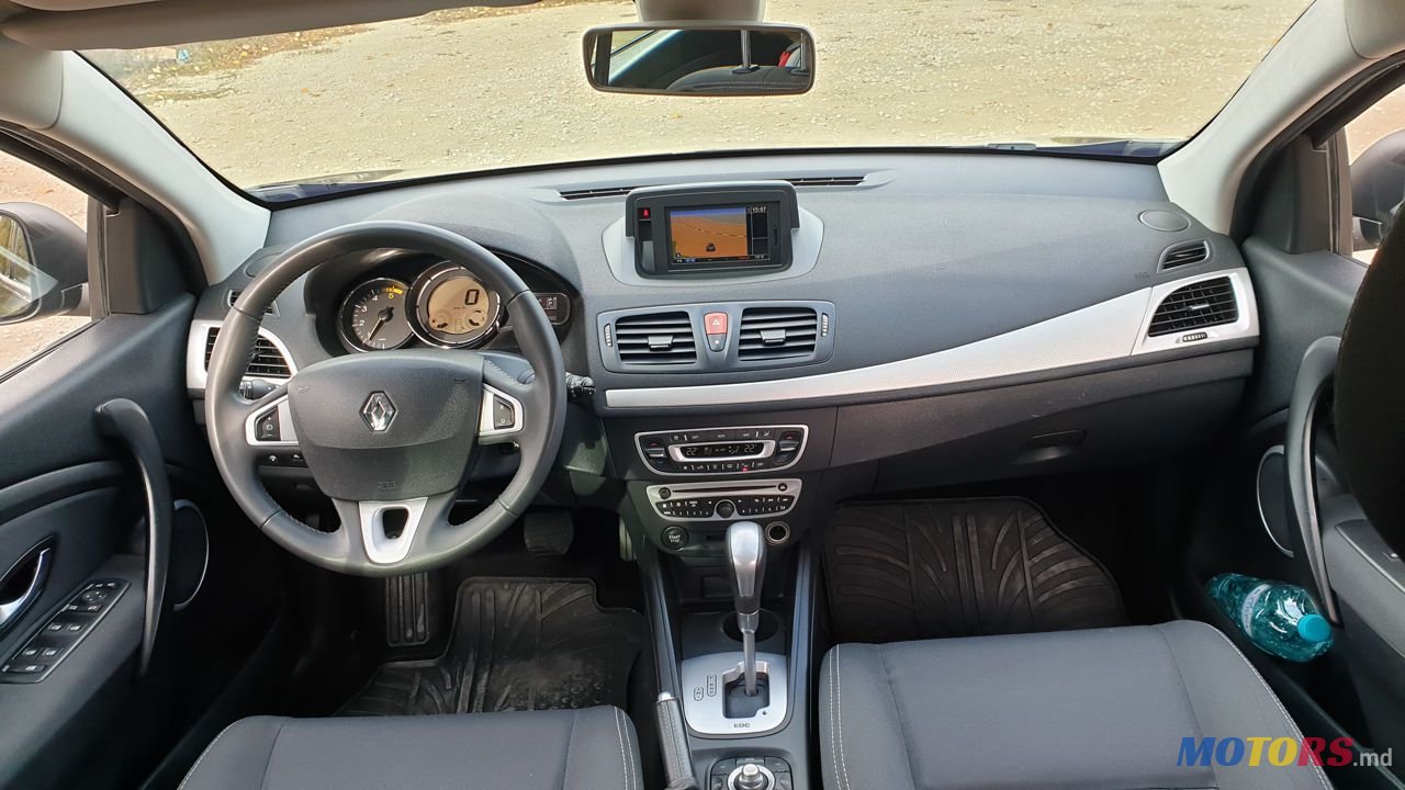 2012' Renault Megane photo #5