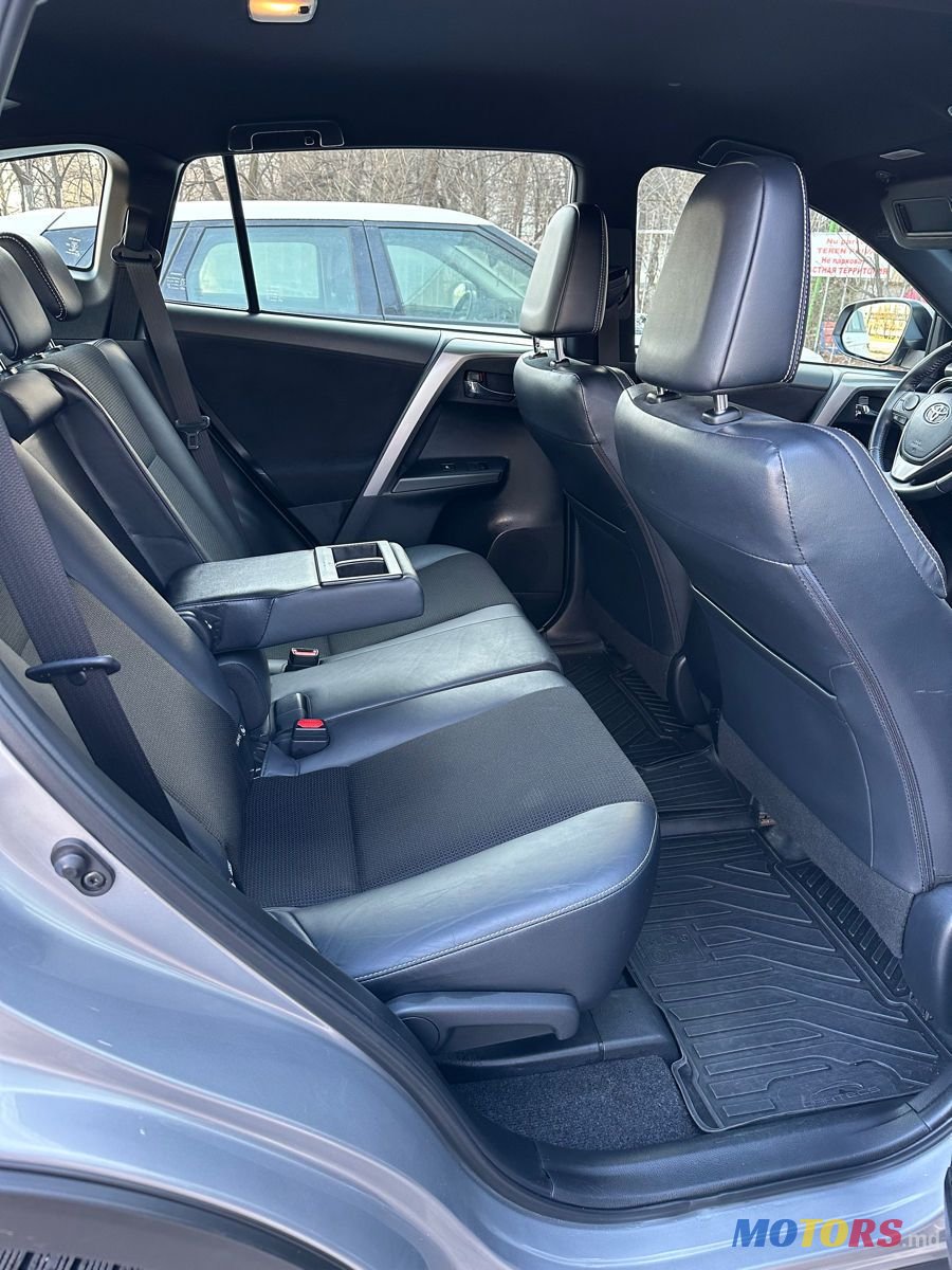 2017' Toyota RAV4 photo #6