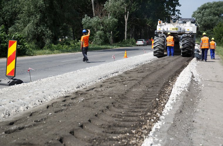 За первые 8 месяцев текущего года дорожные работы выполнены наполовину