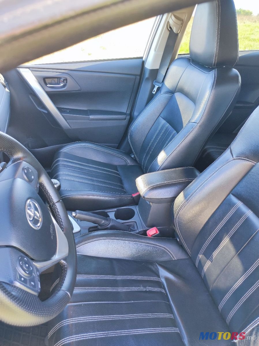 2015' Toyota Auris photo #4