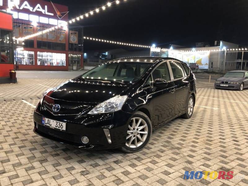 2012' Toyota Prius v photo #1