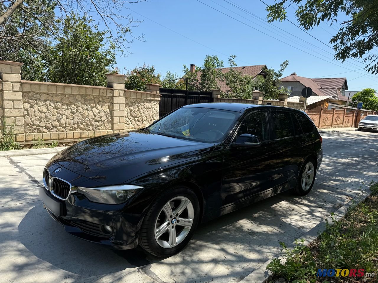 2013' BMW 3 Series Touring photo #2