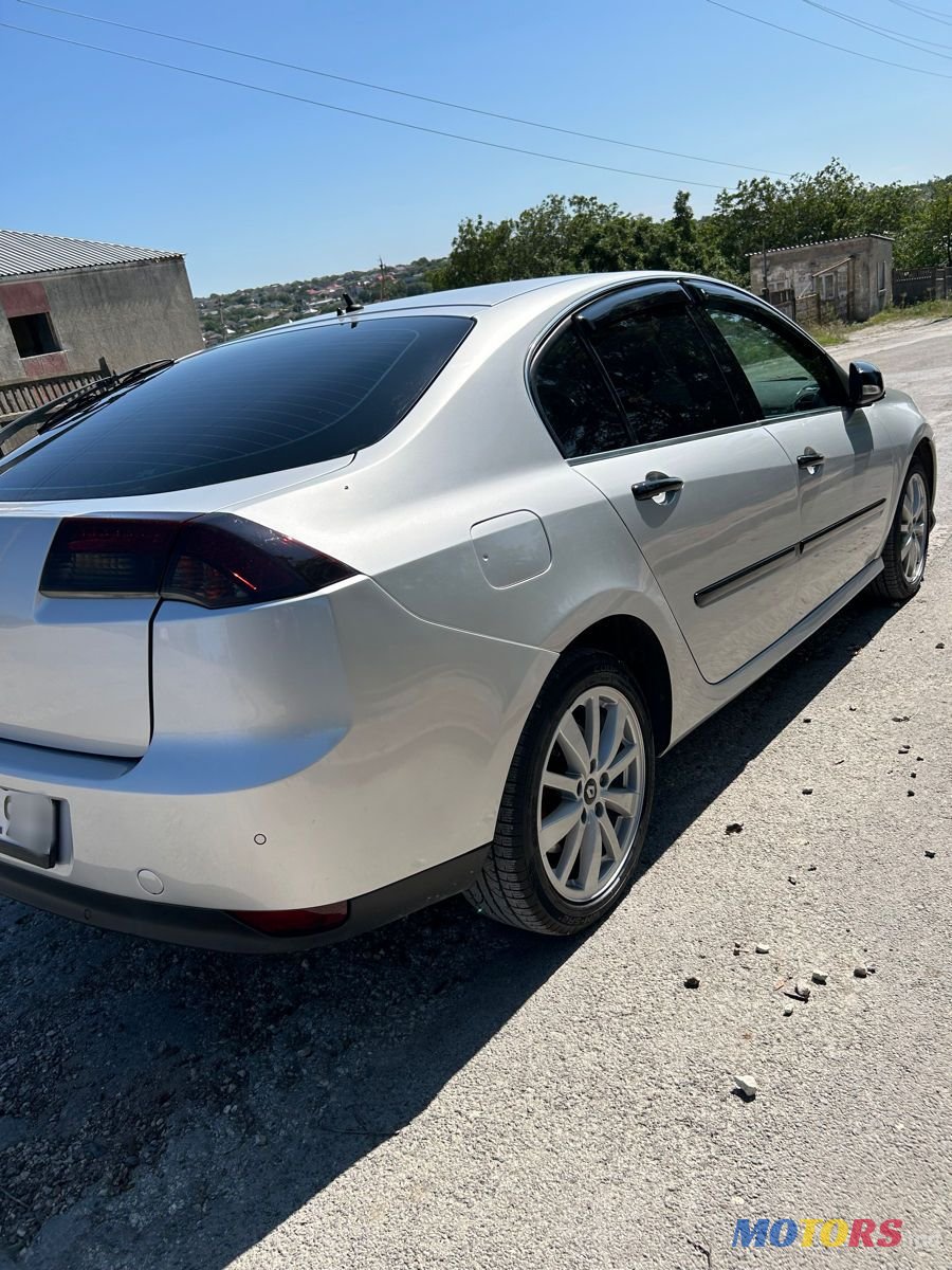 2010' Renault Laguna photo #4
