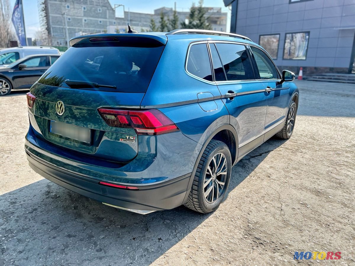 2018' Volkswagen Tiguan photo #4