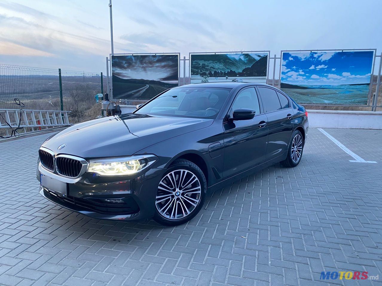2019' BMW 5 Series photo #2