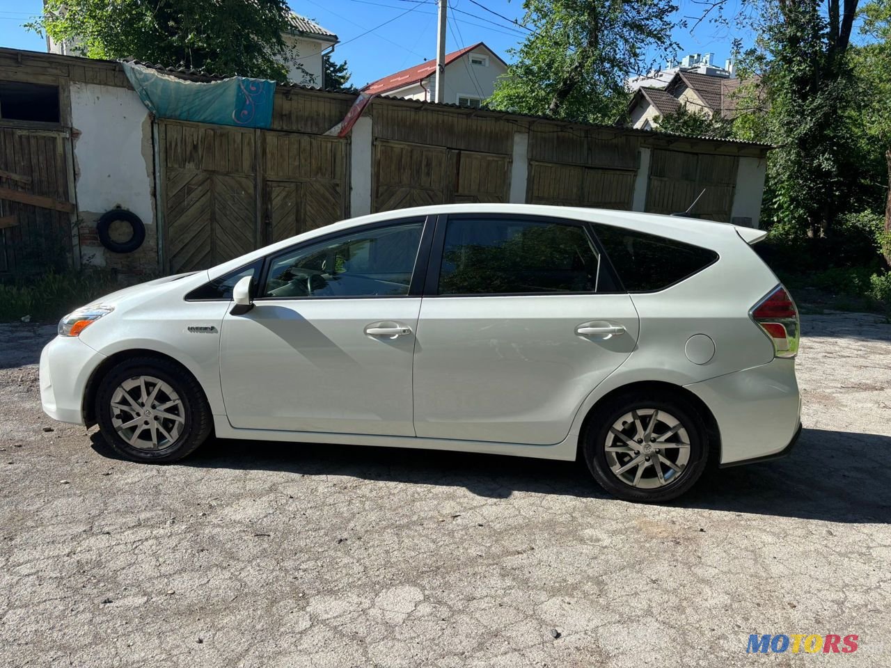 2015' Toyota Prius v photo #5