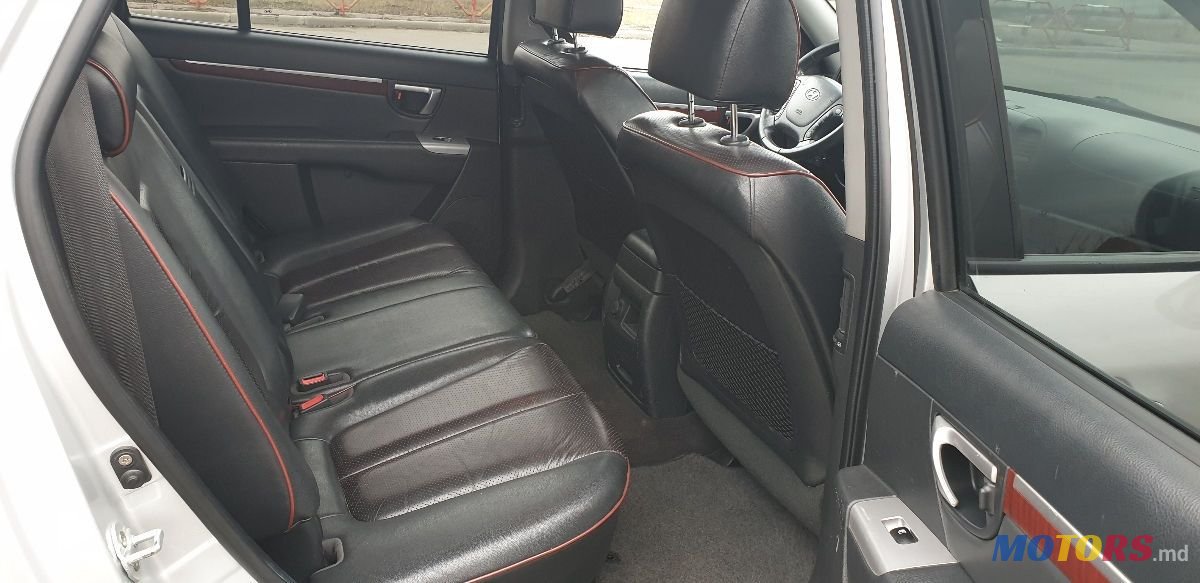 2009' Hyundai Santa Fe photo #6