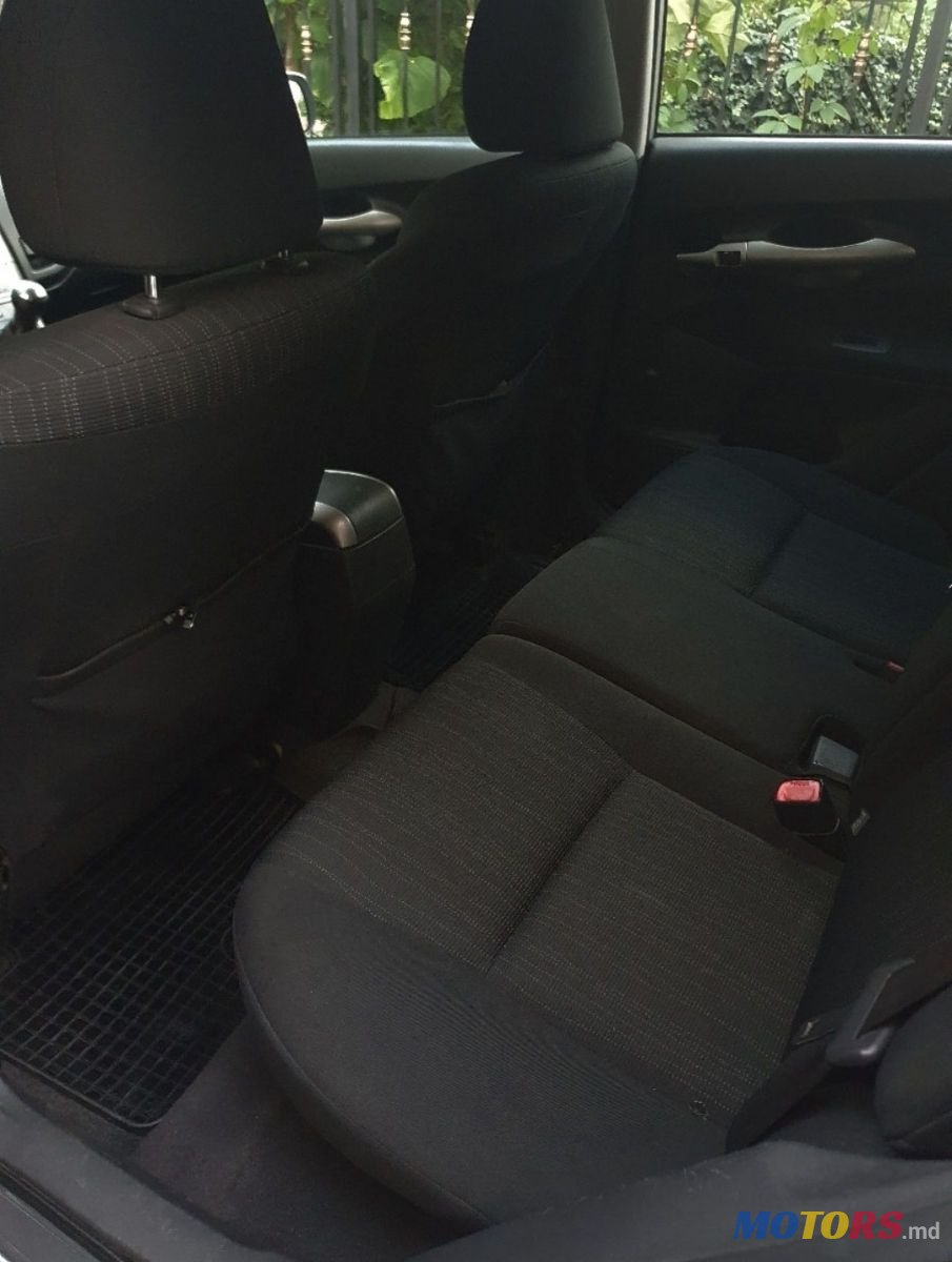 2008' Toyota Auris photo #6