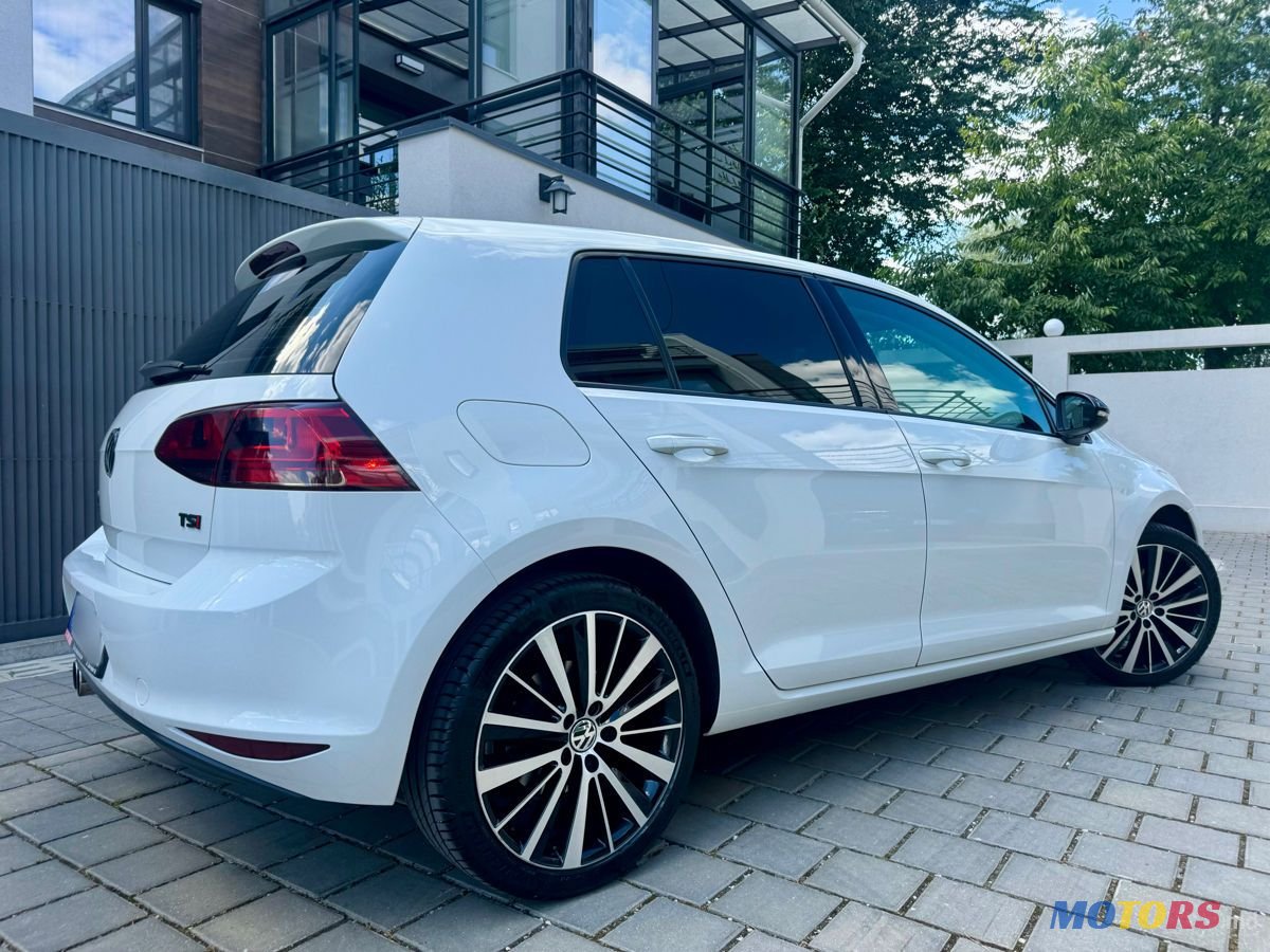2015' Volkswagen Golf photo #5