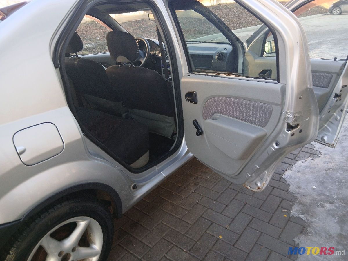 2007' Dacia Logan photo #3