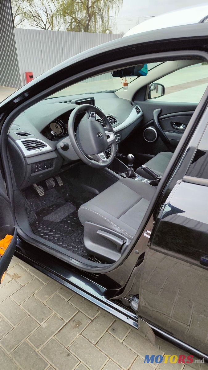 2012' Renault Megane photo #3