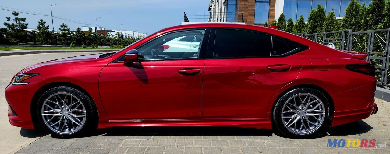 2019' Lexus Es Series photo #4