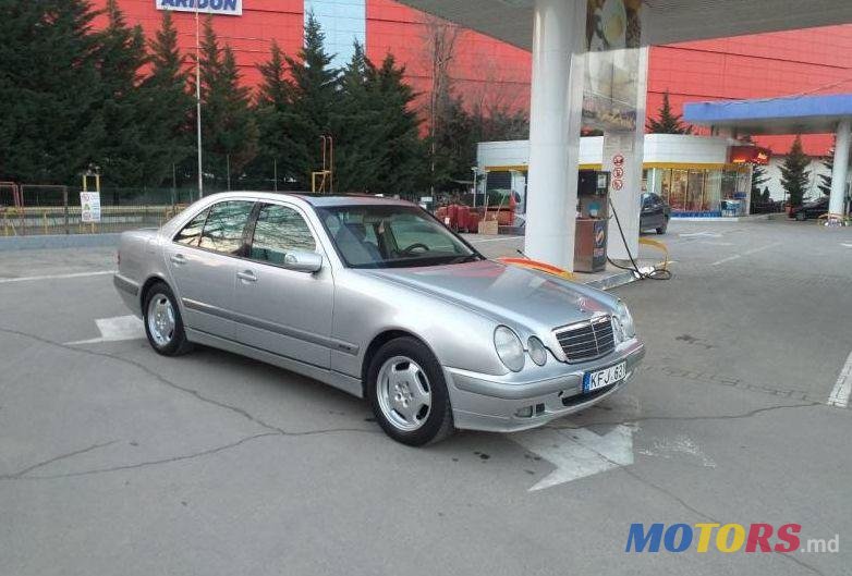 2001' Mercedes-Benz E photo #1