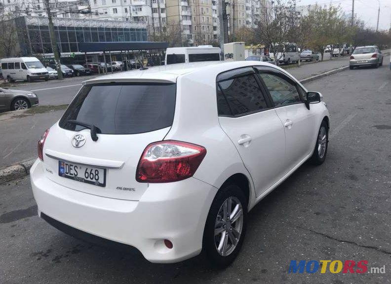 2011' Toyota Auris photo #1