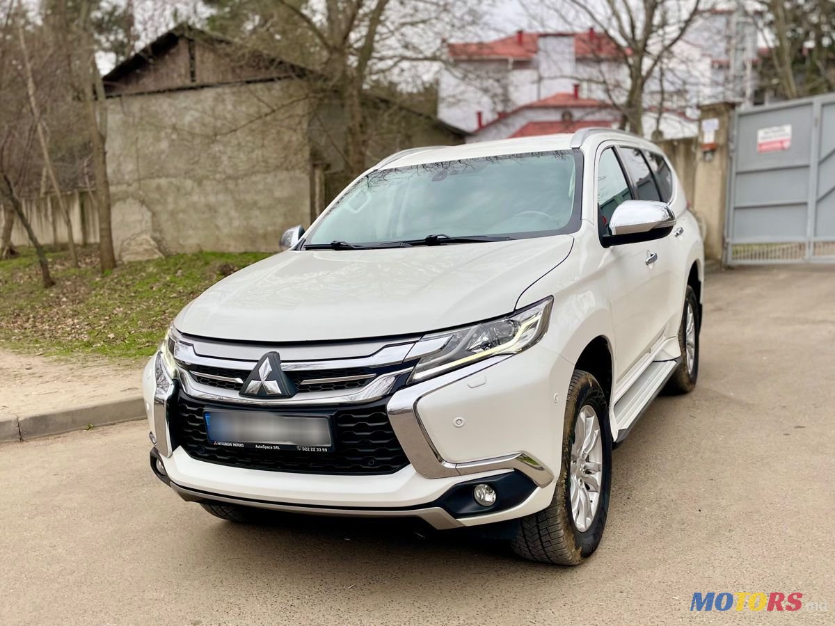 2017' Mitsubishi Pajero Sport photo #2