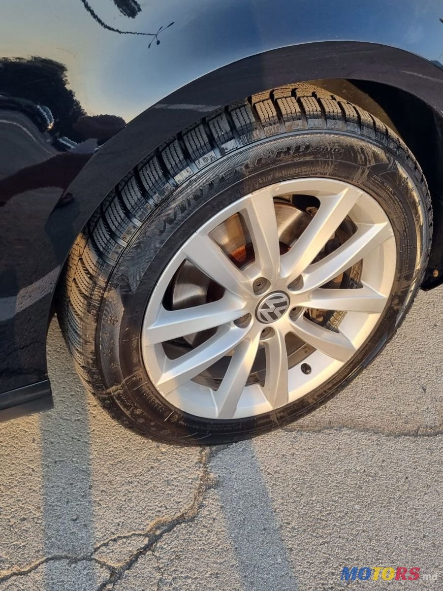 2011' Volkswagen Passat photo #5