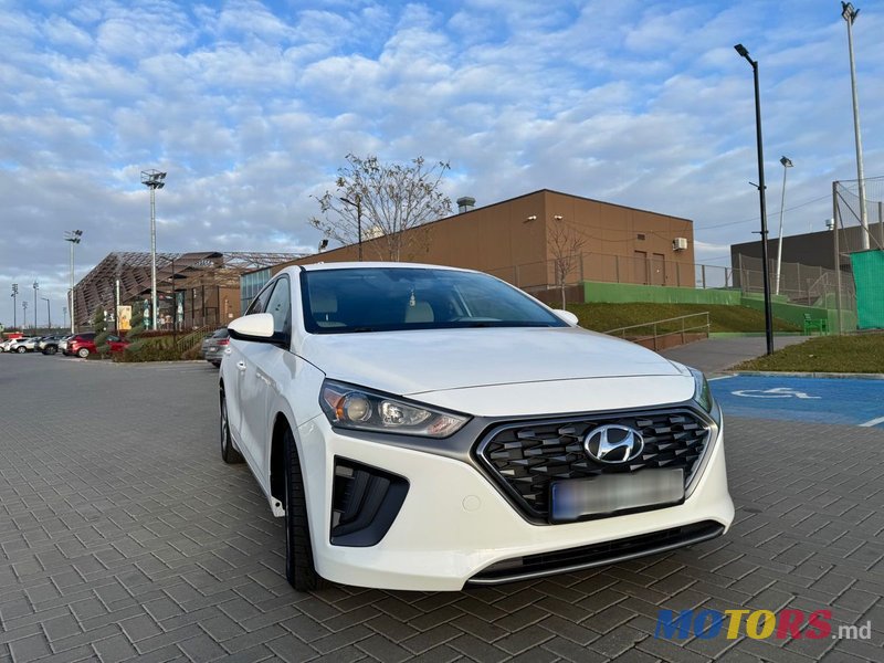 2020' Hyundai Ioniq photo #2