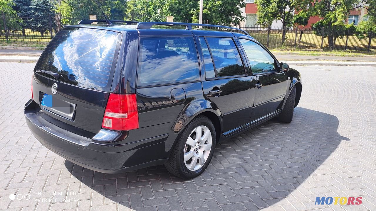 2004' Volkswagen Golf photo #4