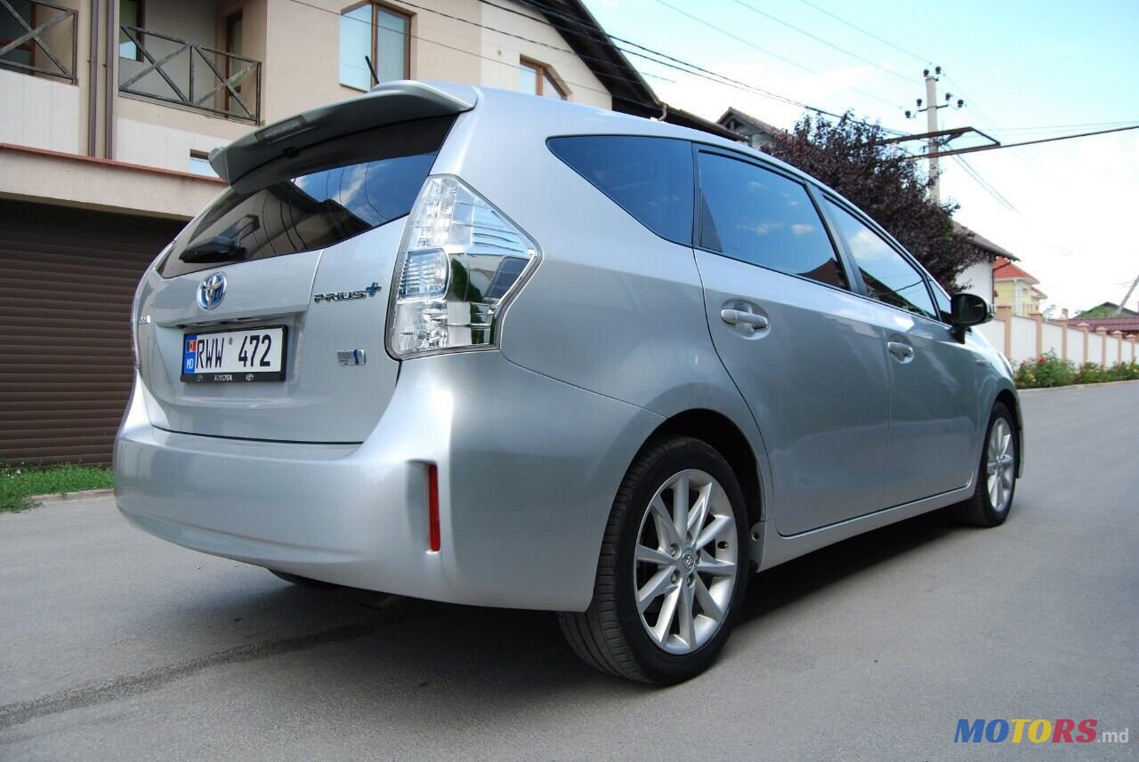 2013' Toyota Prius + photo #2