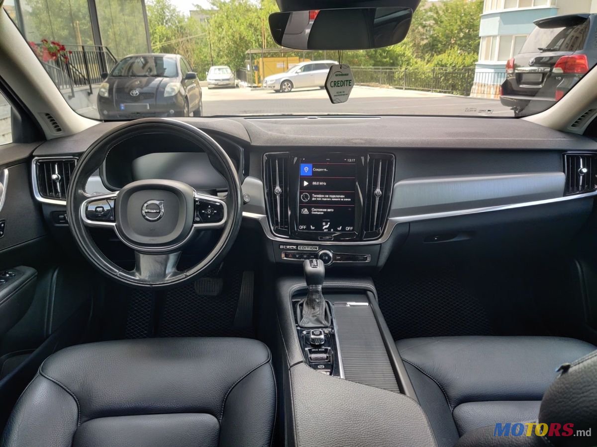 2017' Volvo V90 photo #2