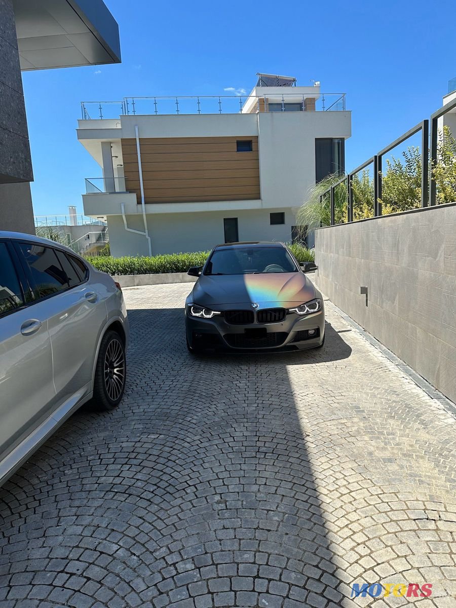 2017' BMW 3 Series photo #5