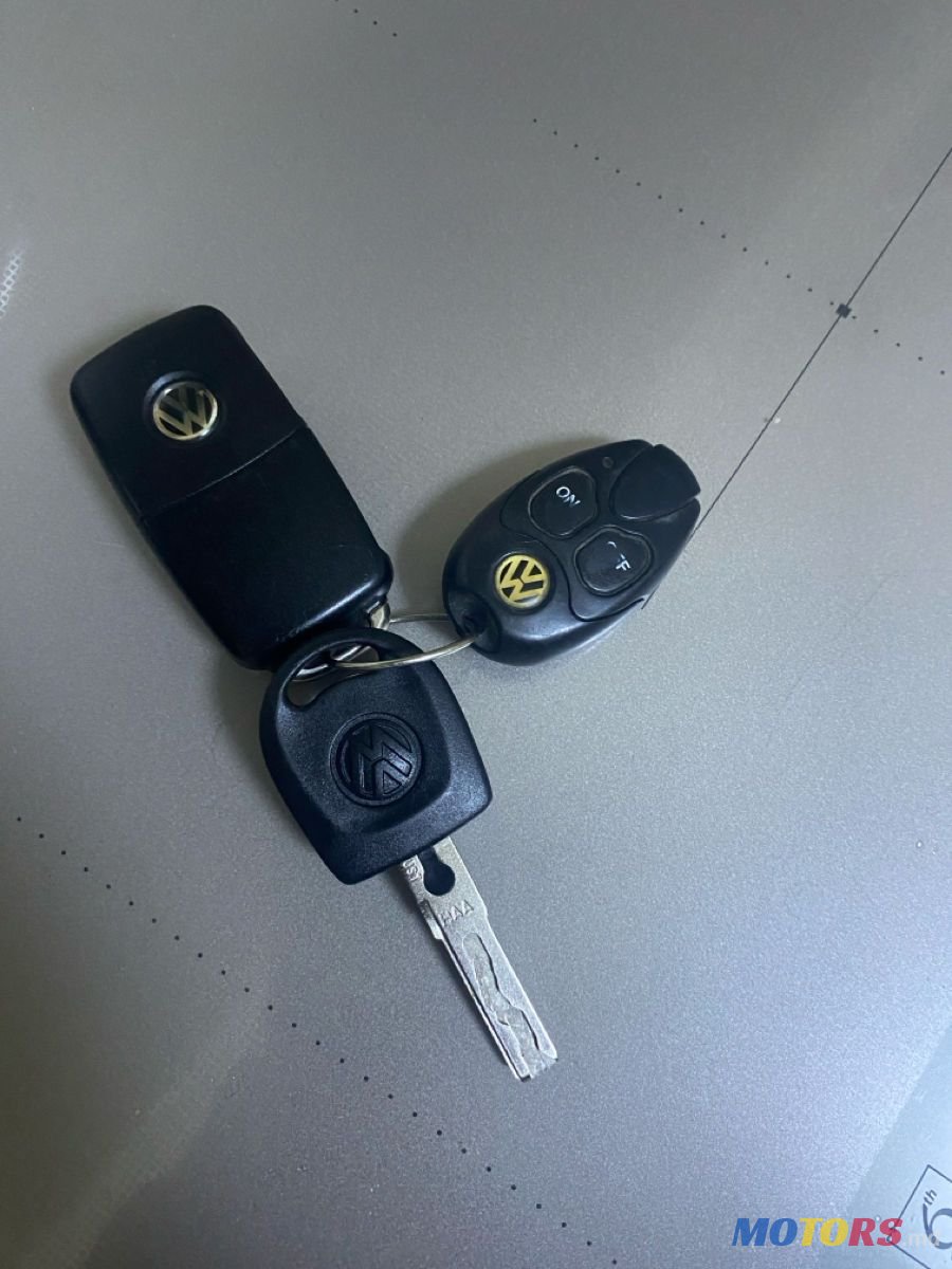 2011' Volkswagen Caddy photo #5