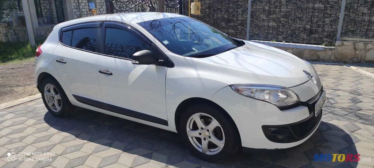 2012' Renault Megane photo #2