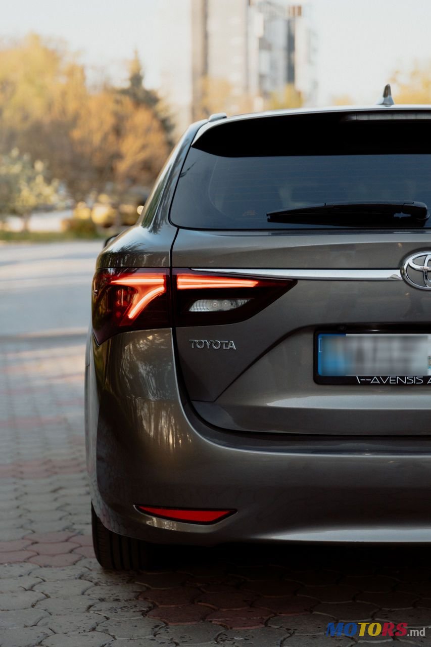 2016' Toyota Avensis photo #6