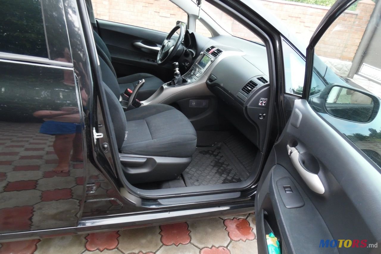 2009' Toyota Auris photo #3