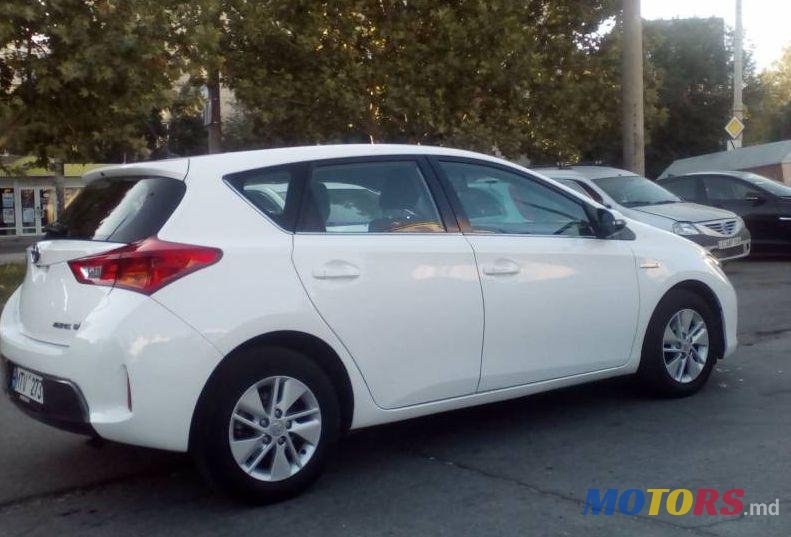 2013' Toyota Auris photo #1