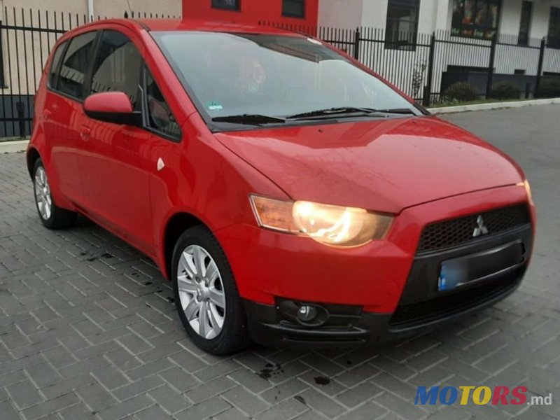 2009' Mitsubishi Colt photo #2