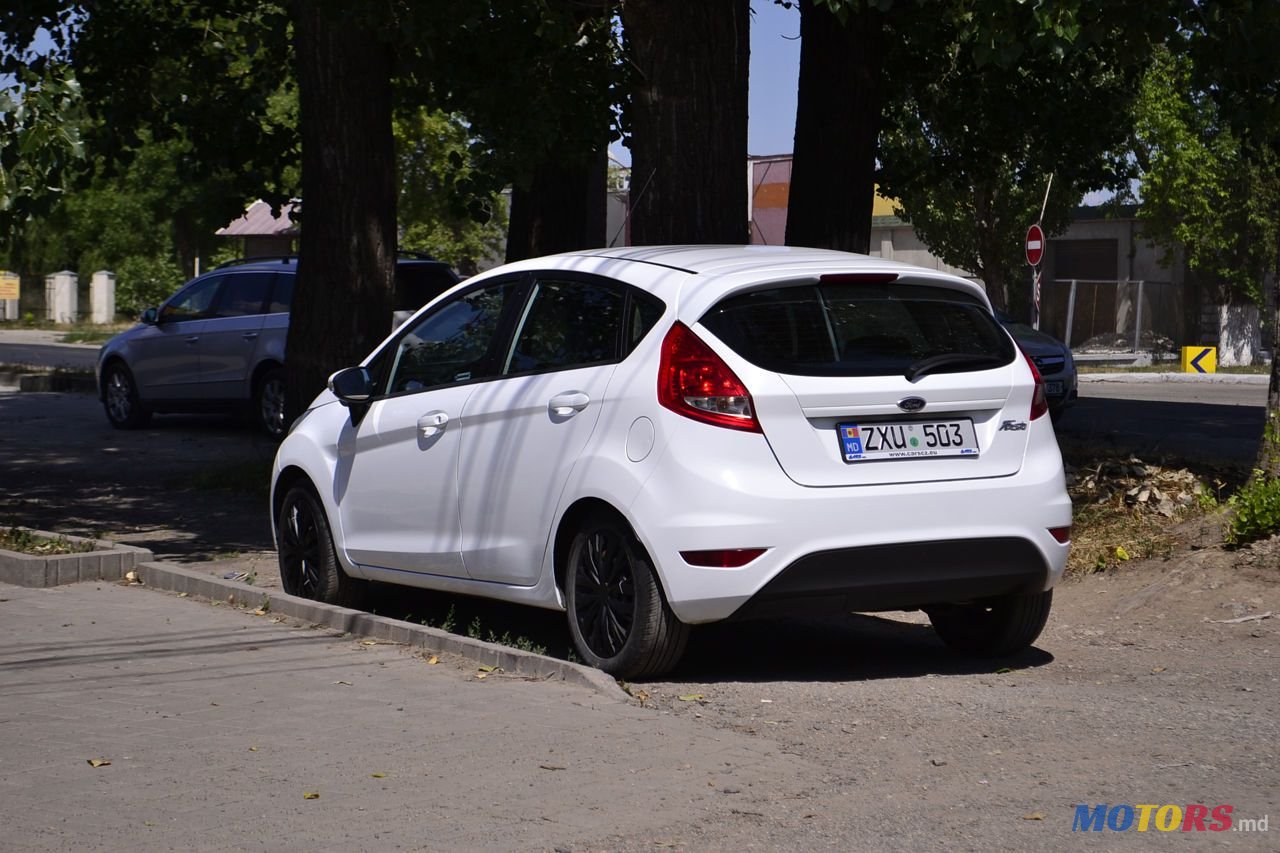 2011' Ford Fiesta photo #3