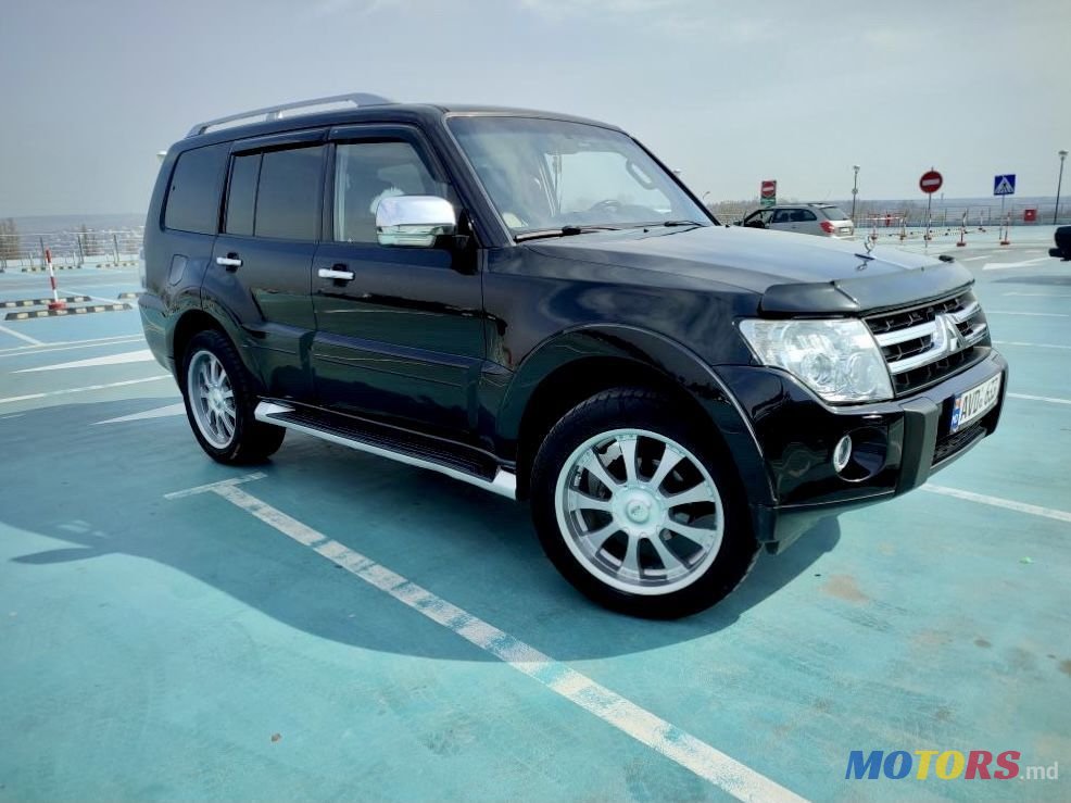 2008' Mitsubishi Pajero photo #6