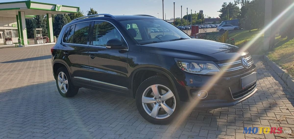 2012' Volkswagen Tiguan photo #2
