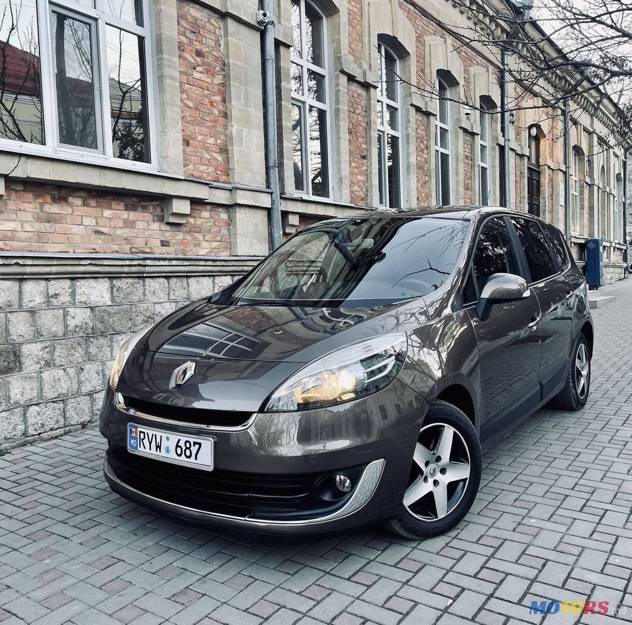 2012' Renault Grand Scenic photo #1