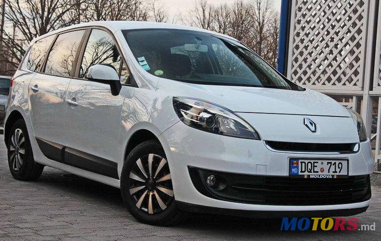 2012' Renault Grand Scenic photo #1