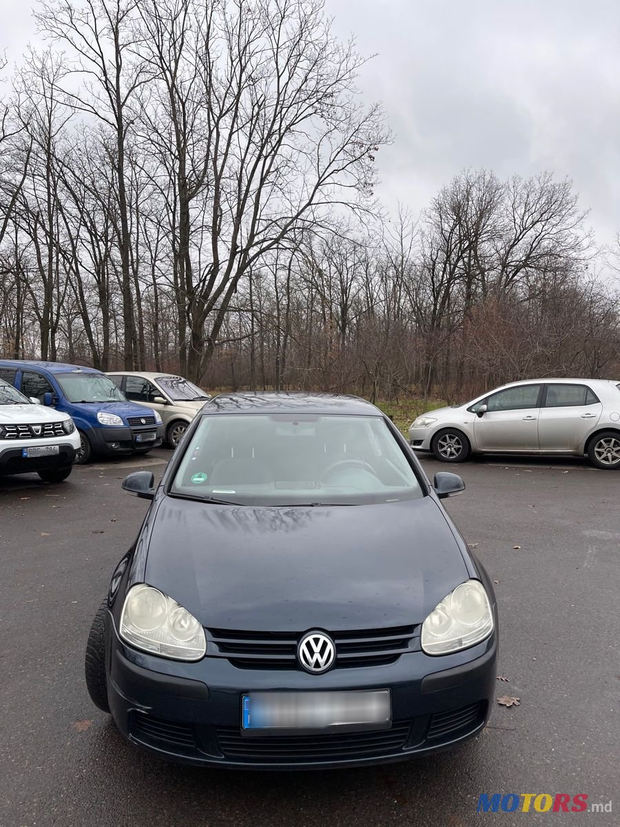 2004' Volkswagen Golf photo #2