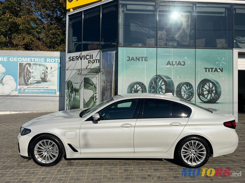 2020' BMW 5 Series photo #3