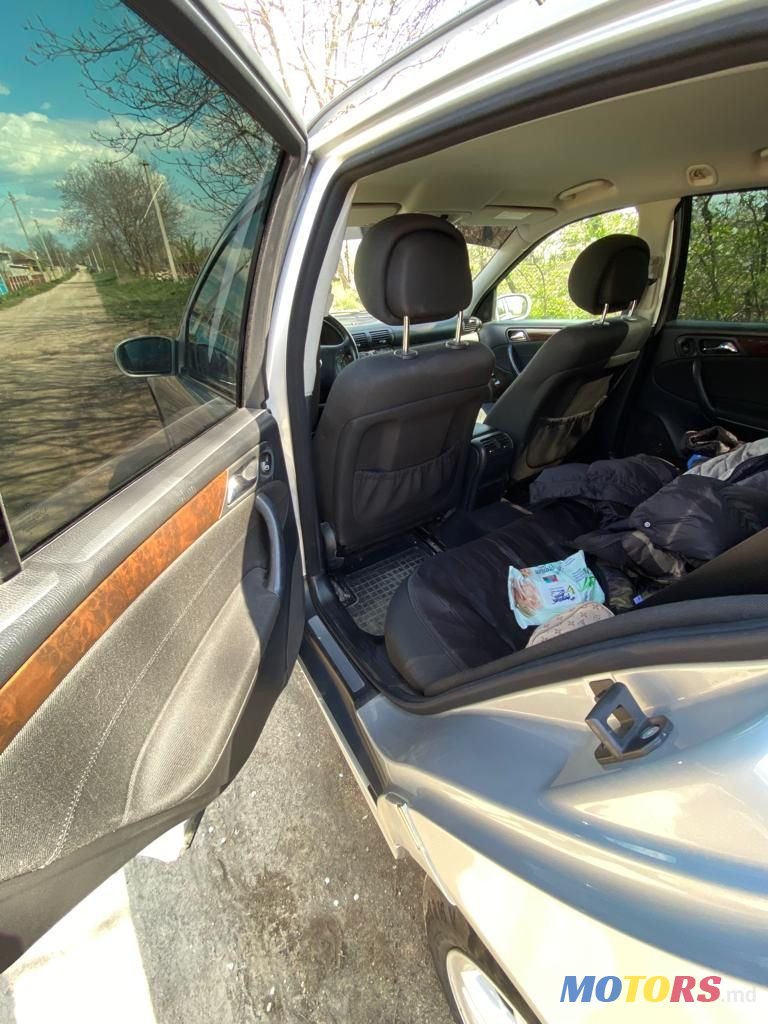 2005' Mercedes-Benz C Класс photo #3