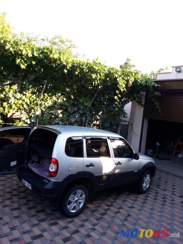 2011' Chevrolet Niva photo #2