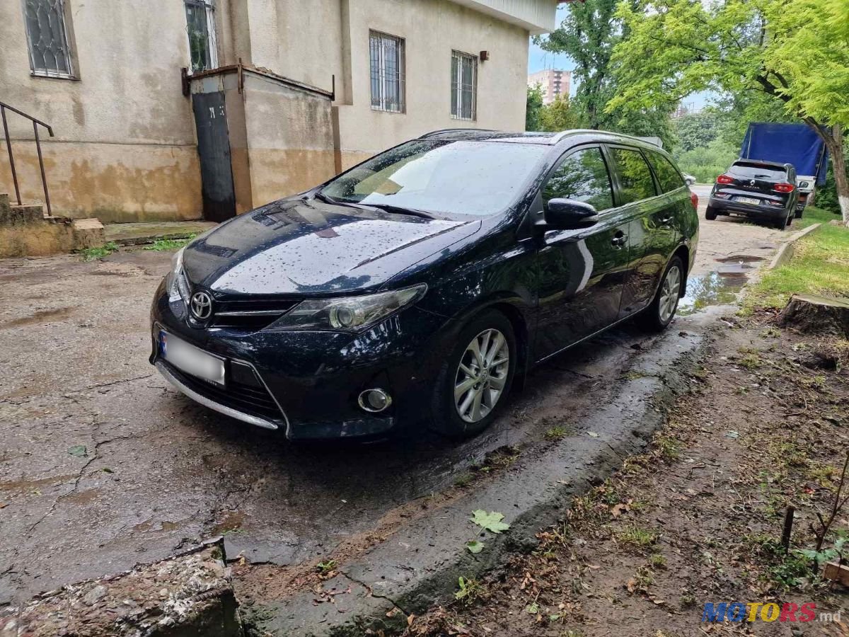 2013' Toyota Auris photo #2