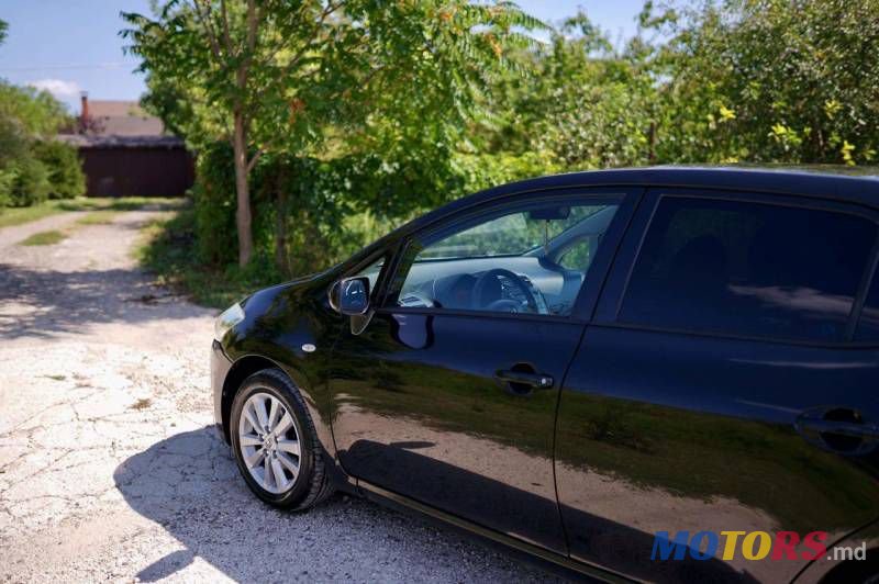 2009' Toyota Auris photo #6