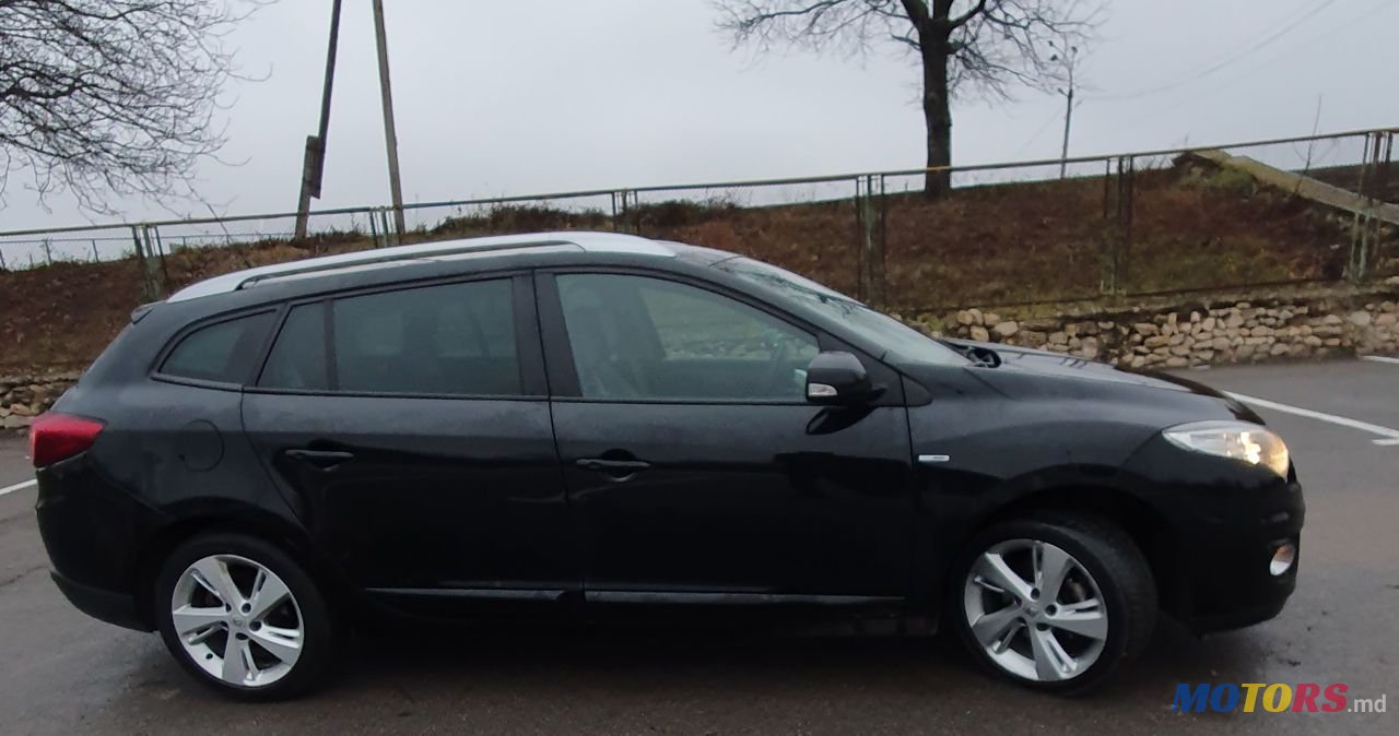 2012' Renault Megane photo #5