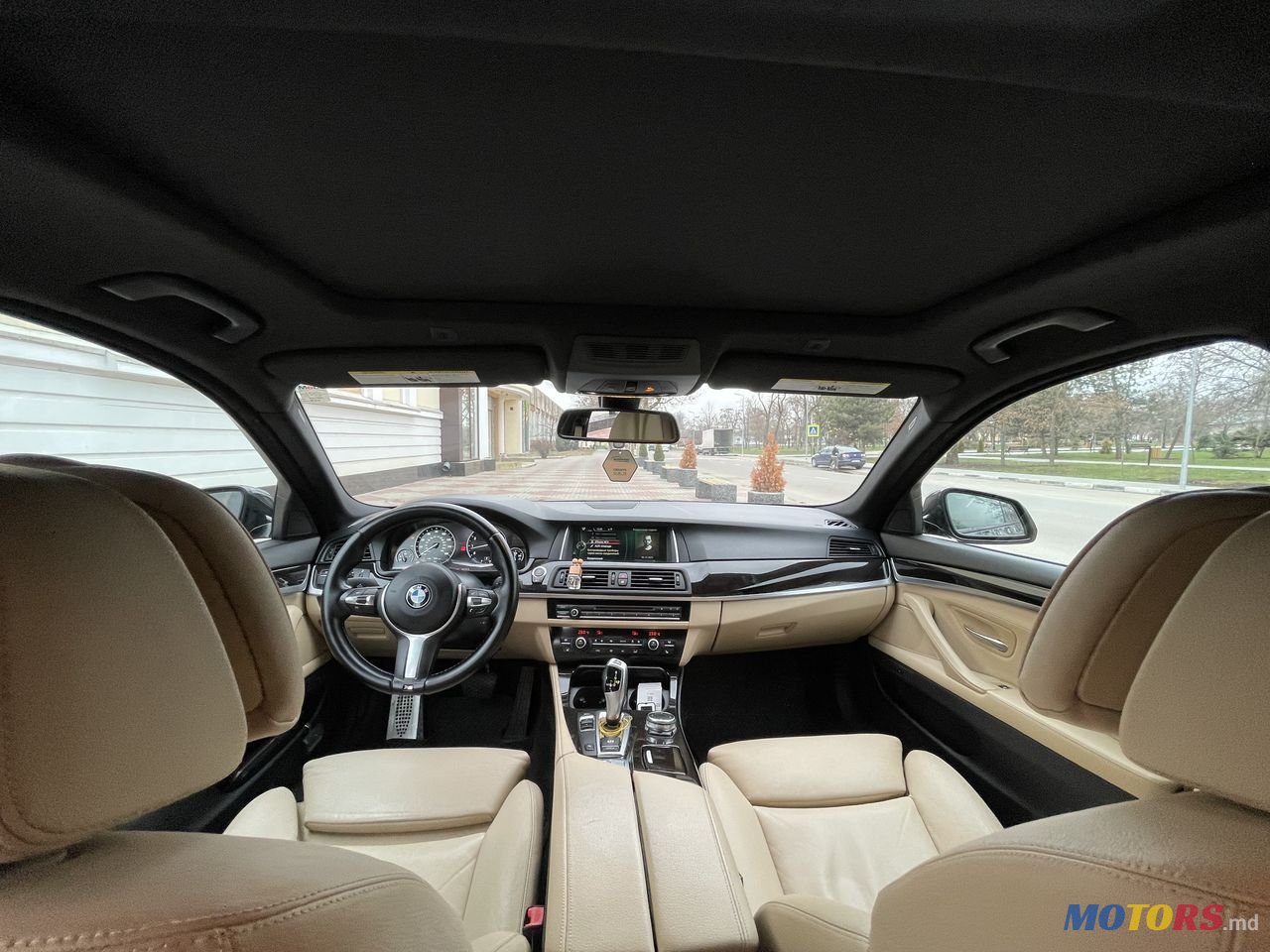 2015' BMW 5 Series photo #6