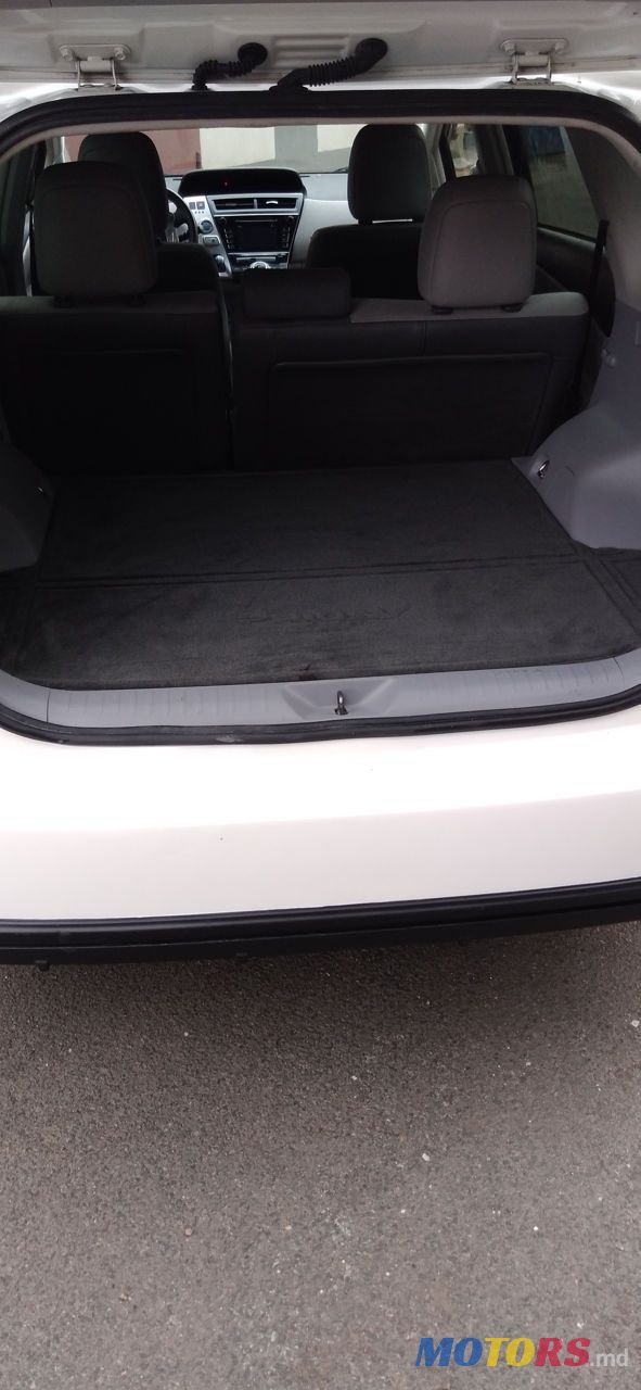 2016' Toyota Prius v photo #4