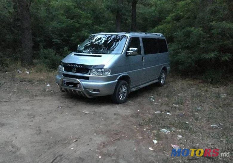 2002' Volkswagen Caravelle photo #1