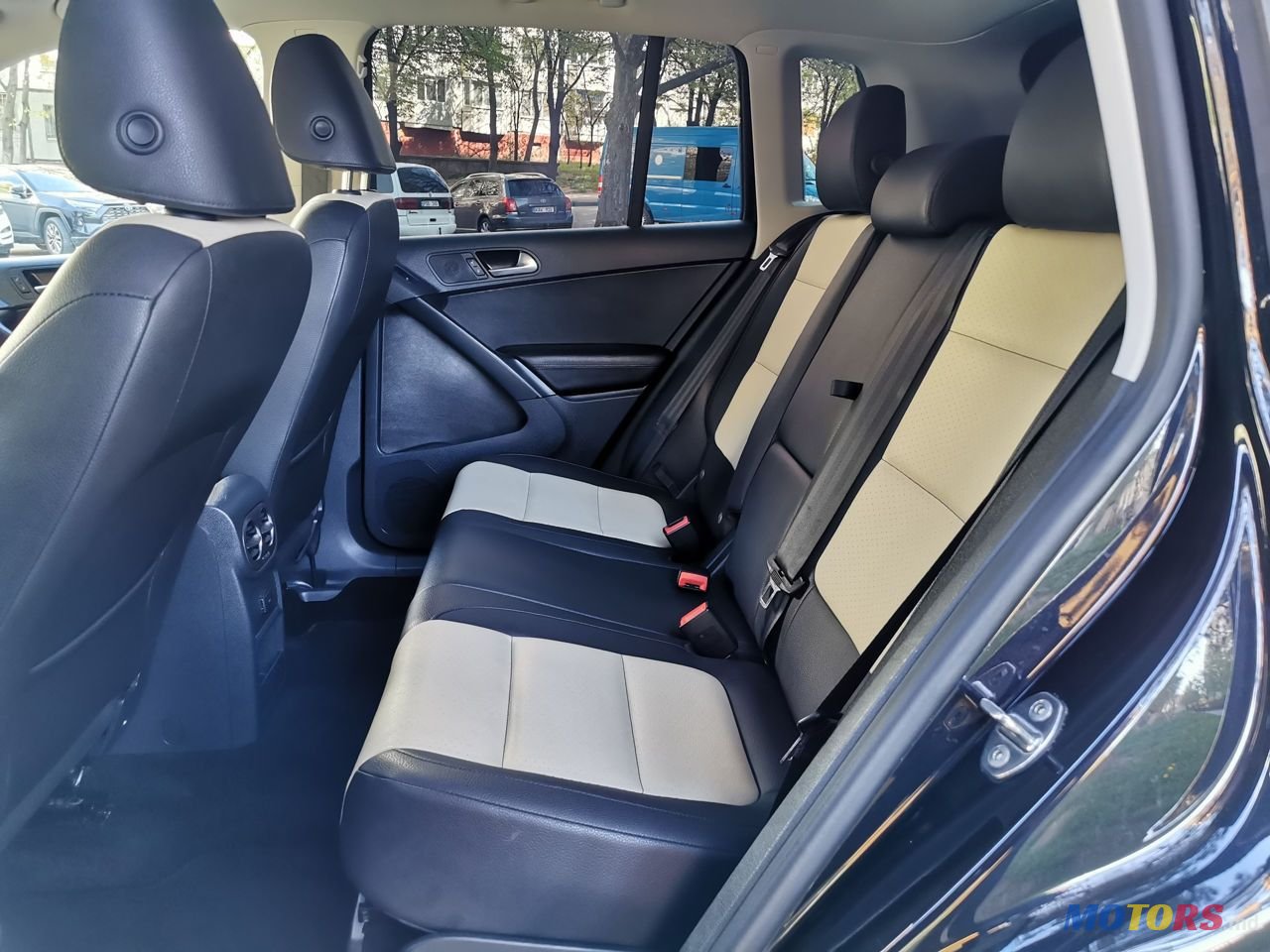 2016' Volkswagen Tiguan photo #6